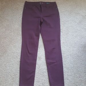 BURGANDY SKINNY LEGS DENIM size 6